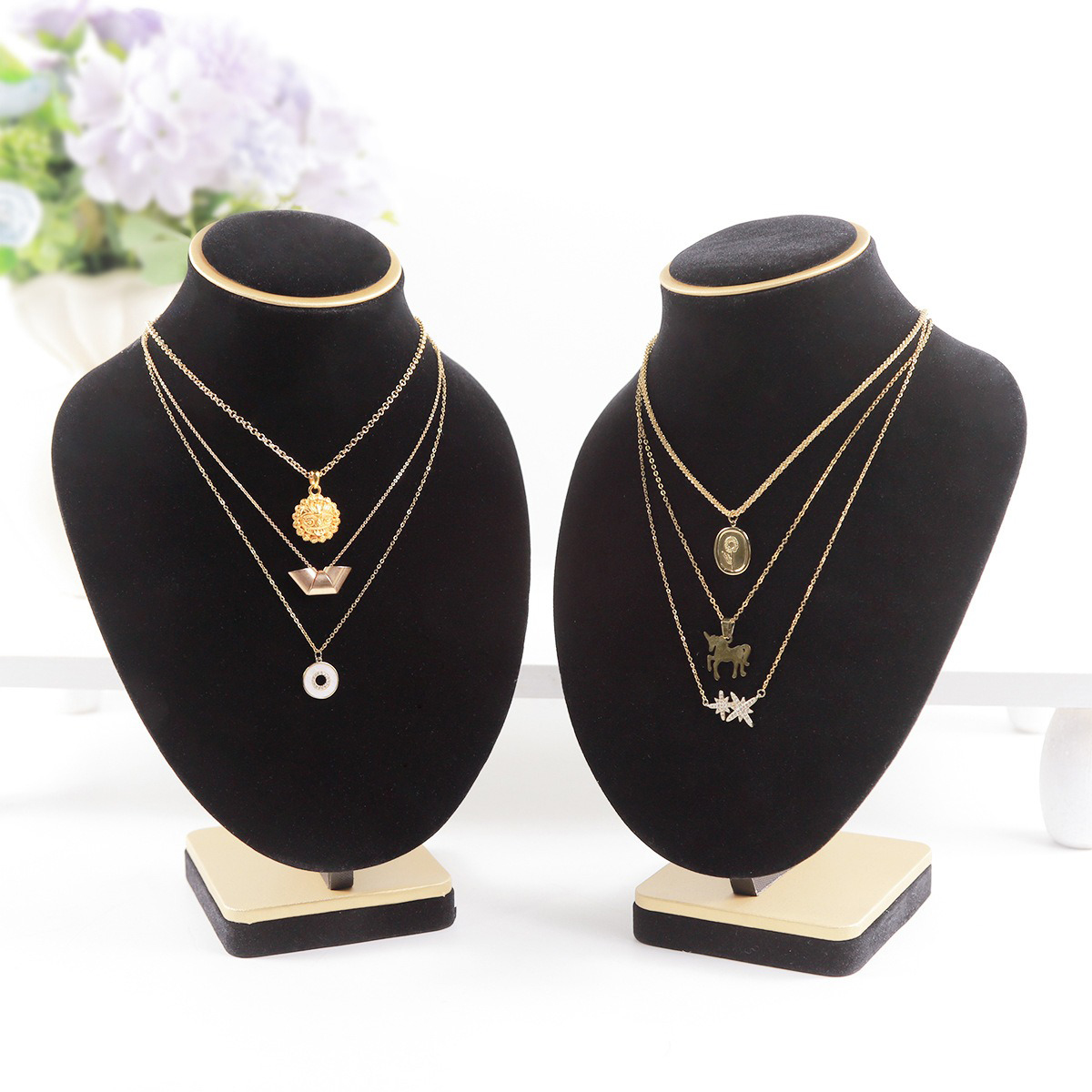 Body Black Velvet Jewelry Bust - مراجعة Body Jewelry In Store وسعره