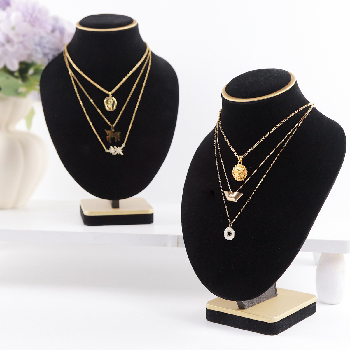 Body Black Velvet Jewelry Bust - مراجعة Body Jewelry In Store وسعره