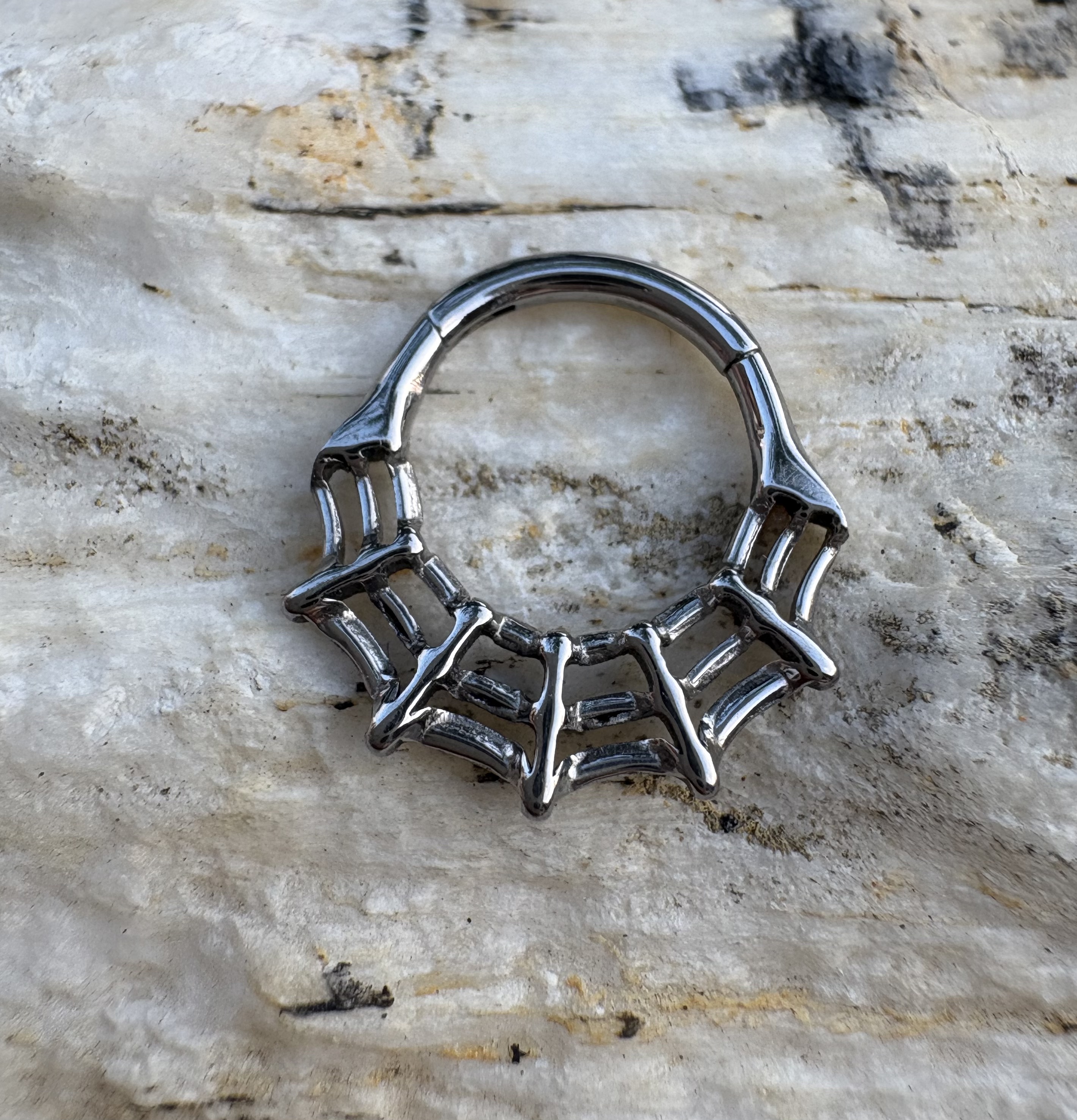 16G Implant Grade Titanium AST - مراجعة Body Jewelry Implant Grade Titanium وسعره