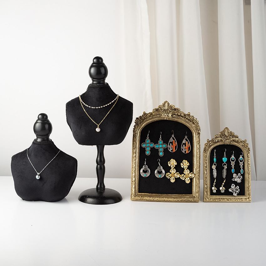 Black Velvet Bust Form Jewelry - مراجعة Body Jewelry In Store وسعره